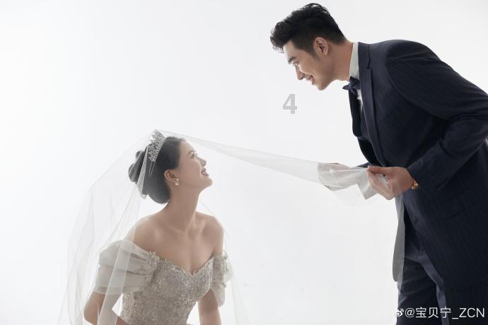 李亚鹏与嫩妻甜蜜拍片,幸福家庭生活引发关注!